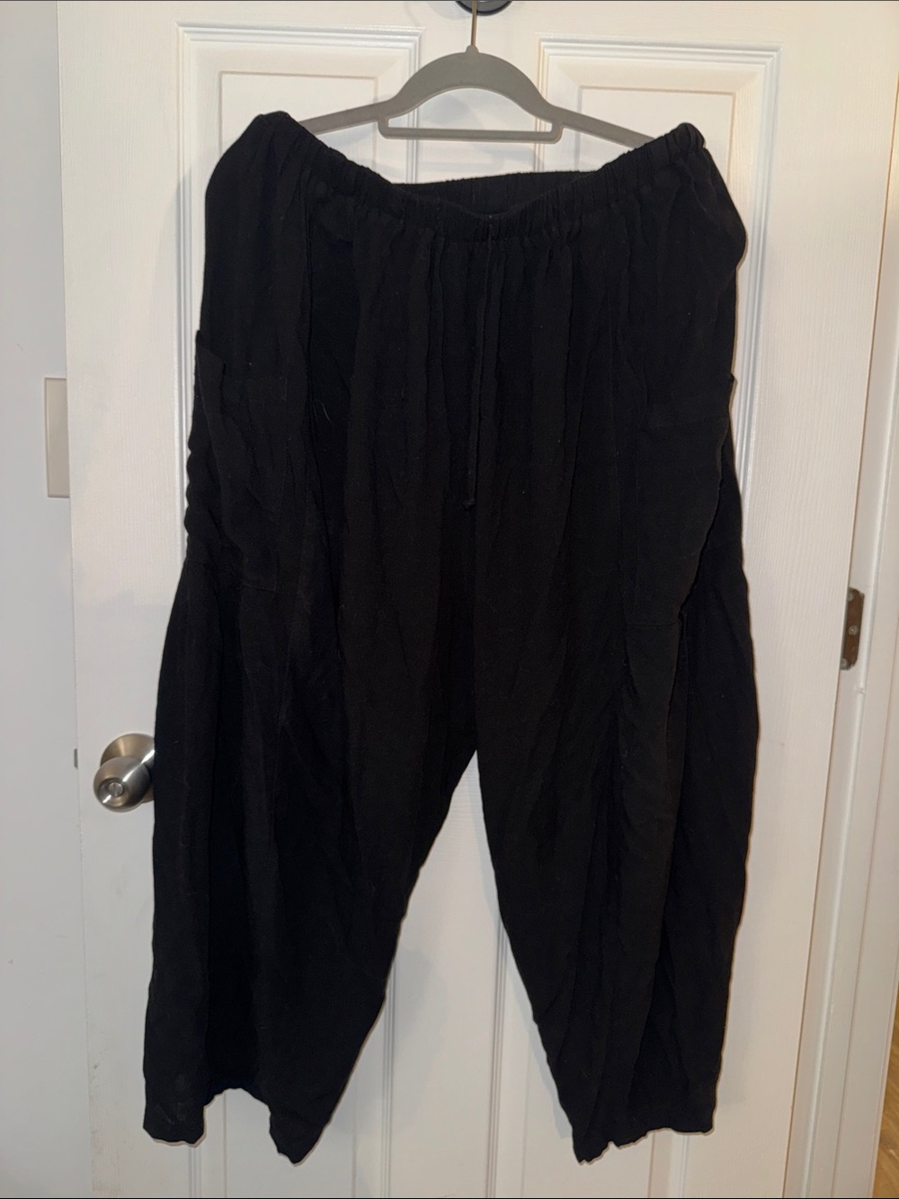 Woman’s Black Elastic-Waist Jogger Pants